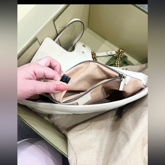 White, Gucci flap bag. Cute summer bag! Authentic. - Picture 6 of 7